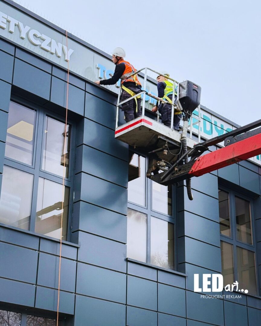 Montaż reklamy na wysokości , Kraków reklama